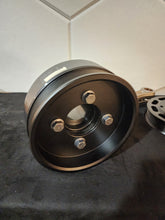 Load image into Gallery viewer, Harmonic balancer hub and pulley